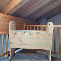 Culla fatta a mano tutta in cirmolo