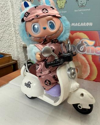 labubu con vespa