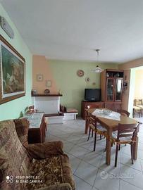 Casa indipendente di 240 m² con più di 5 locali a 