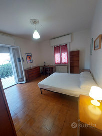 Camera matrimoniale con terrazza x ragazzo