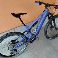 e-bike in carbonio Canyon Spectral 