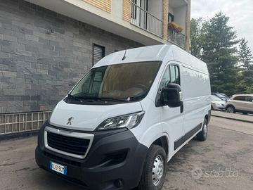 Peugeot boxer tetto alto passo medio anno 2022 eur