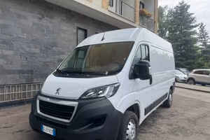 Peugeot boxer tetto alto passo medio anno 2022 eur