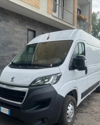 Peugeot boxer tetto alto passo medio anno 2022 eur