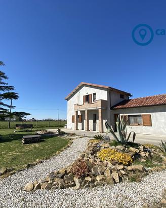 Villa singola con ampio parco e garage