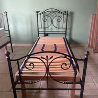Letto in ferro battuto di artigianato