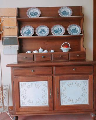 credenza con piattaia 