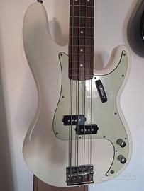 Squier by fender precision bass