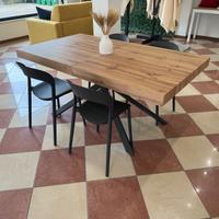 Tavolo di design con sedie