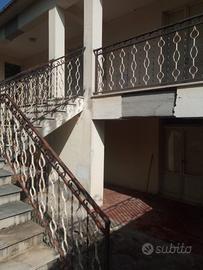 Rustico con annesso oliveto