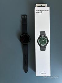 Samsung Galaxy Watch 6 Classic con caricabatterie