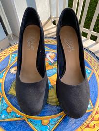 Decolletè classico nero scamosciato