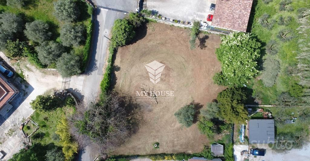 Terreno di 1335 m² a Lariano - Vista 2