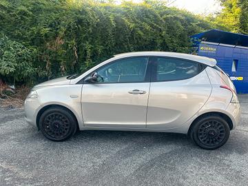 Lancia Ypsilon 1.2 69 CV 5 porte Elefantino