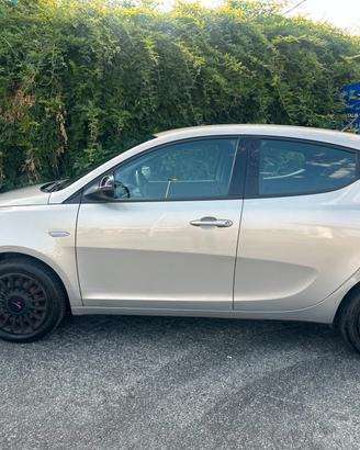 Lancia Ypsilon 1.2 69 CV 5 porte Elefantino