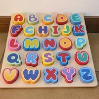 Gioco in legno per imparare l'alfabeto 