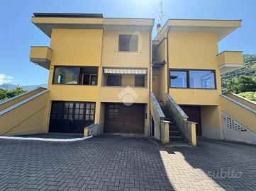 VILLA A SCHIERA A MORBEGNO