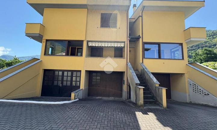 VILLA A SCHIERA A MORBEGNO