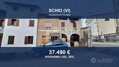 Immobile in asta di 140 m² con più di 5 locali a S