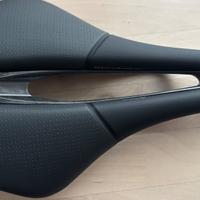 Sella Prologo Proxim W850 - 143mm - Carbonio