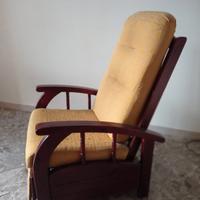 Poltrona in legno reclinabile