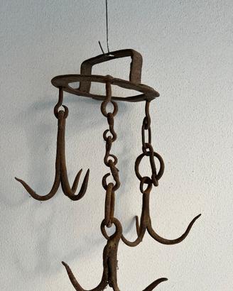antico gancio per pozzo
