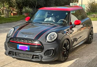 Mini Cooper John Cooper Works 2.0 Turbo – 231 CV