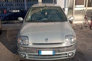 RENAULT CLIO 1.4 16V 2001