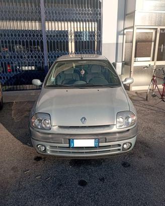 RENAULT CLIO 1.4 16V 2001
