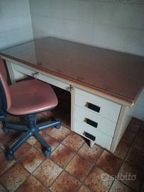 Scrivania in metallo + poltroncina