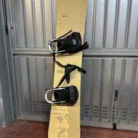 Tavola Snowboard Generics e attacchi Blackhole