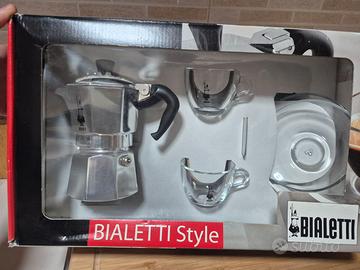 Moka Bialetti con bicchieri