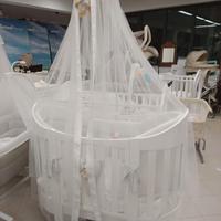 Culla ovale in legno bianca