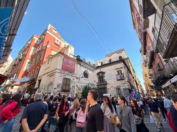 2 LOCALI A NAPOLI