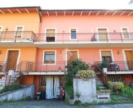 VILLA A SCHIERA CENTRALE A MONSUMMANO TERME