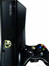 Xbox 360 Slim con Accessori e Giochi