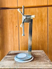 Tappatrice a colonna regolabile in altezza