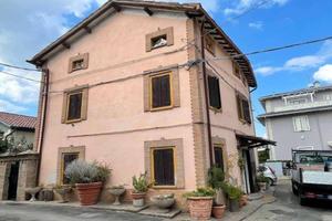 Immobile in asta di 251 m² con più di 5 locali a F