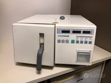 Autoclave per sterilizzazione strumenti