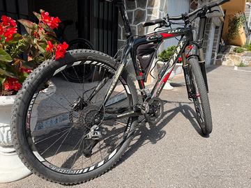 Mountain bike carbonio