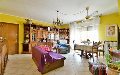 APPARTAMENTO CON 2 CAMERE IN ZONA FALERIENSE !!