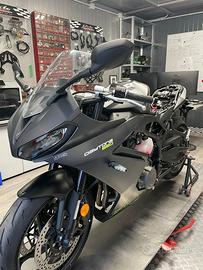 Triumph daytona 660