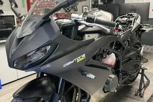 Triumph daytona 660