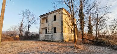 Casa Cantoniera/Rustico da ristrutturare a Mossano