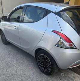 Lancia y unico proprietario. 69 cavalli. 51 kw.
