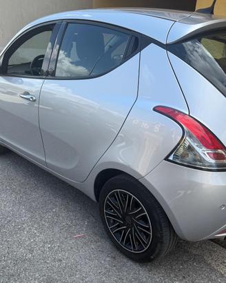 Lancia y unico proprietario. 69 cavalli. 51 kw.
