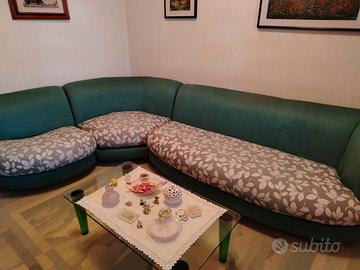 DIVANO ANGOLARE IN STILE MODERNO- come nuovo!