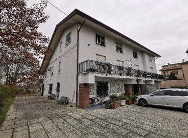 Villa a Venezia, via Col San Martino, 39, 4 locali