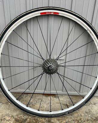 Cerchi spaiati posteriore e anteriore