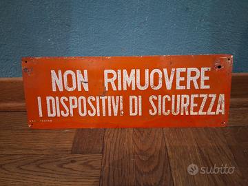 Cartello non rimuovere 